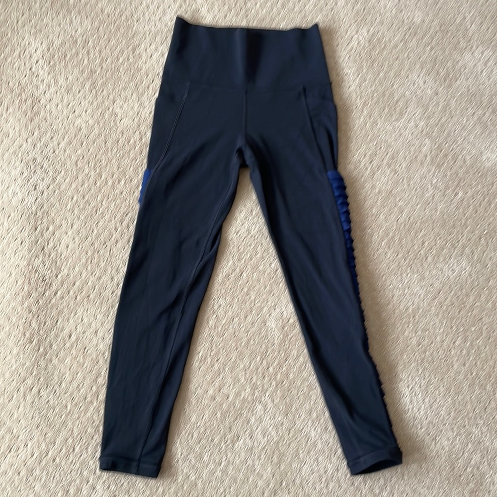 Athleta Salutation 7/8 tight in Powervita